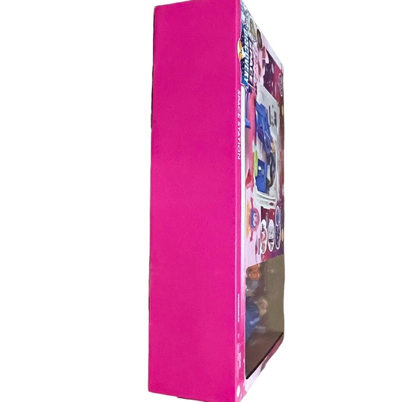 Barbie Space Discovery Space Station Playset With 20 + Pieces NEW! - Picture 6 of 6